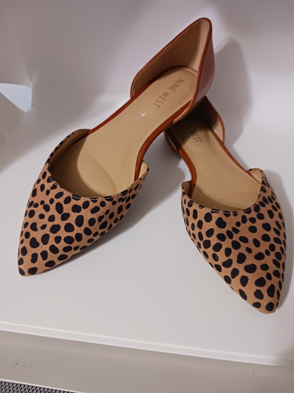 Nine West Women's Tan and Black D'Orsay Pointed-Toe Flats